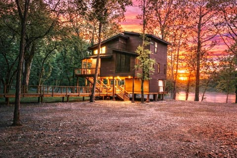 Property building, Facade/entrance, Natural landscape, View (from property/room), Balcony/Terrace, River view, Sunset