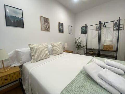 Bed, Photo of the whole room