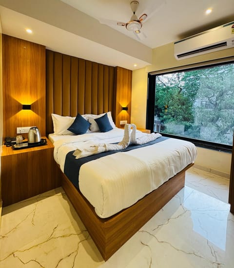 Bed, Photo of the whole room, Bedroom, air conditioner