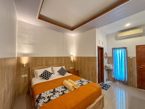 Bed, Photo of the whole room, Bedroom, towels, wardrobe, air conditioner