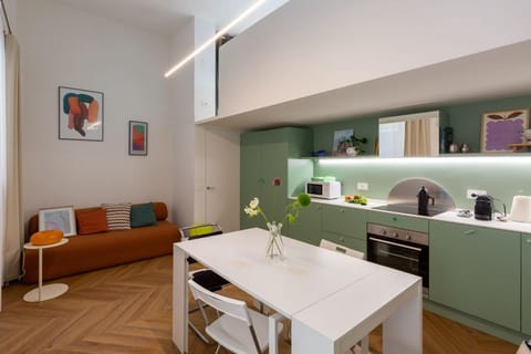 Kitchen or kitchenette, Living room, Seating area, Dining area, stove, toaster