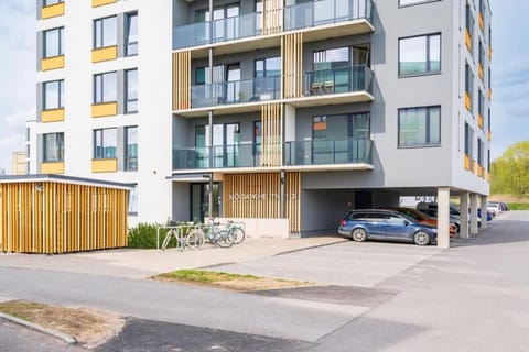 Property building, Day, Neighbourhood, Street view, Location, Parking
