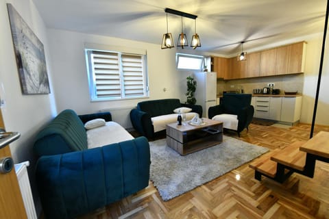 Living room, Dining area, oven