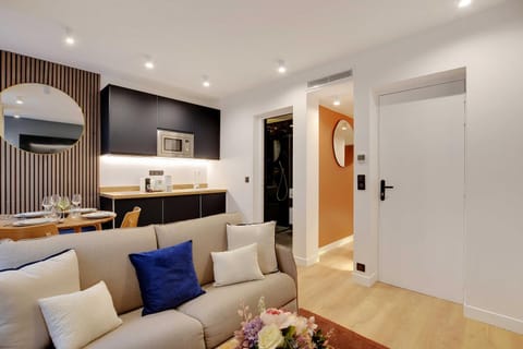 Kitchen or kitchenette, Living room
