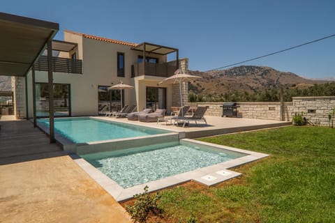 Property building, Patio, Pool view, Swimming pool, sunbed