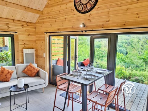 View (from property/room), Balcony/Terrace, Dining area