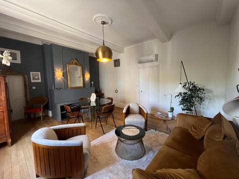 Charme ancien et élégance Moderne en plein centre Apartment in Provence-Alpes-Côte d'Azur