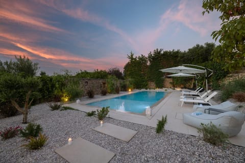 Patio, Garden view, Pool view, Swimming pool, sunbed
