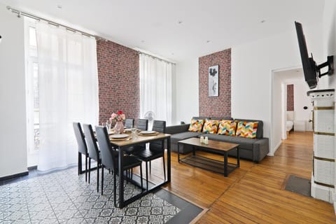 Living room, Seating area, Dining area