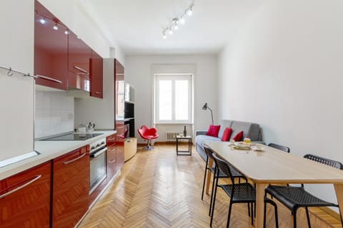 Kitchen or kitchenette, Living room, Seating area, Dining area, stove