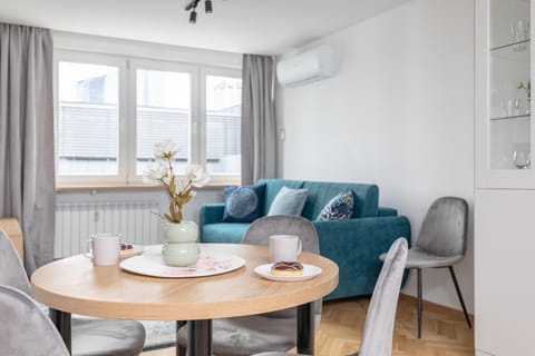 Living room, Seating area, Dining area, air conditioner