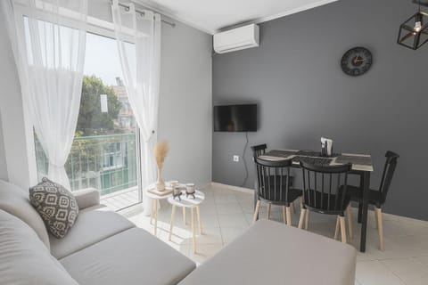 Living room, Dining area, air conditioner