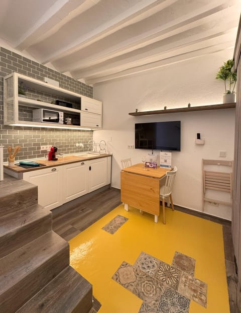 Kitchen or kitchenette, Seating area