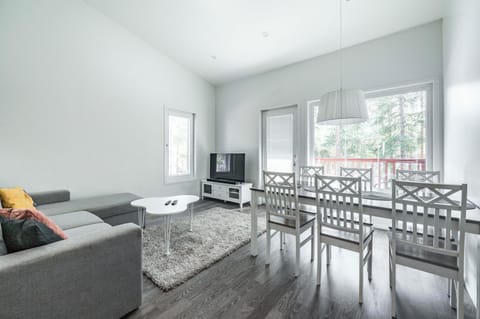 TV and multimedia, Living room, Seating area, Dining area