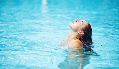 Guests, Swimming pool