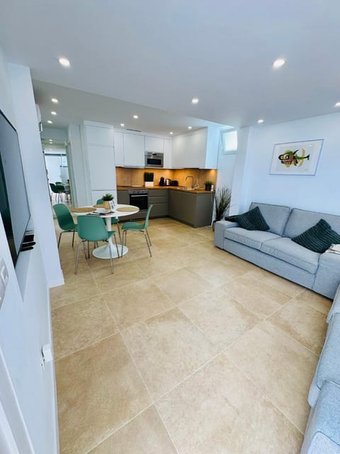 TV and multimedia, Kitchen or kitchenette, Living room, Dining area