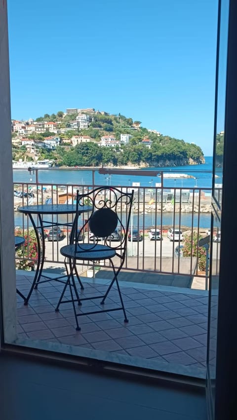 View (from property/room), Balcony/Terrace, City view, Sea view