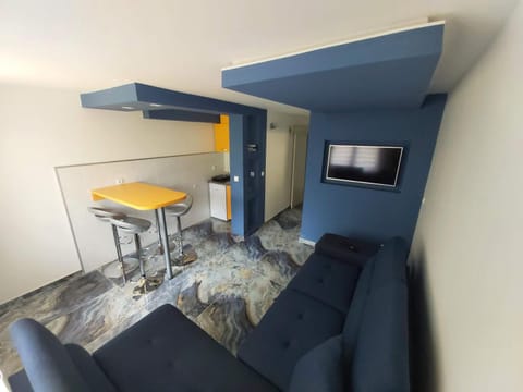 TV and multimedia, Kitchen or kitchenette, Living room, Seating area, Dining area, Evening entertainment