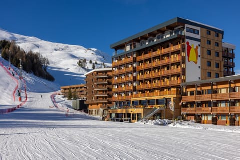 Property building, Skiing