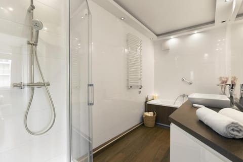 Shower, Bathroom, towels