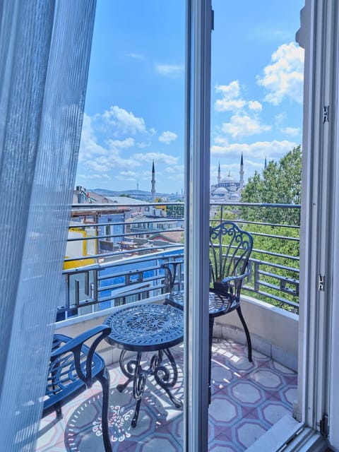 Balcony/Terrace, City view