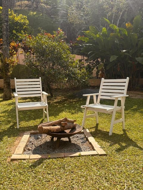 Casa de Campo com Lago e Jardim - Pet-Friendly House in Miguel Pereira