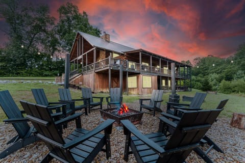 Serenity Ridge 6 Br Sleeps 16 Pool Hot Tub House in Ohio