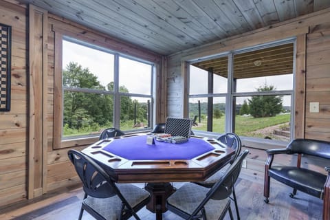 Serenity Ridge 6 Br Sleeps 16 Pool Hot Tub House in Ohio