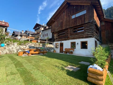 Property building, Day, Garden, Garden view