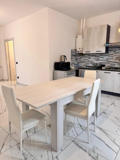 Kitchen or kitchenette, Living room, Seating area, Dining area, pet friendly, stove