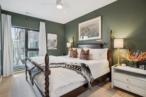 Southern Comfort Short Walk to Broadway w Pool & Gym at the Hyve Apartment in The Gulch