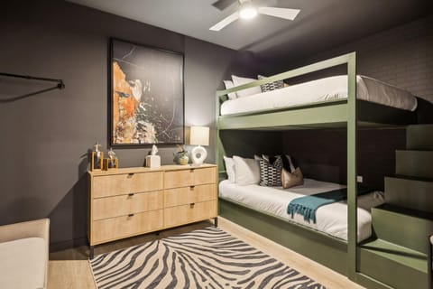 Southern Comfort Short Walk to Broadway w Pool & Gym at the Hyve Apartment in The Gulch