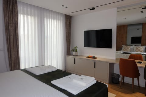 Bed, TV and multimedia, Seating area, Bedroom, towels