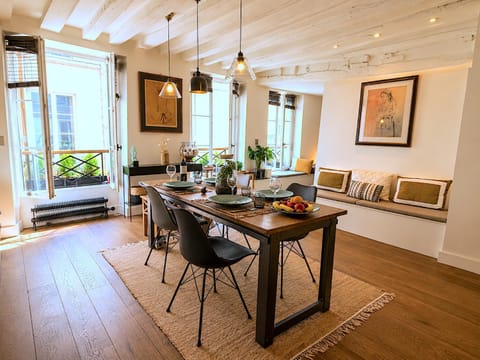 Living room, Dining area