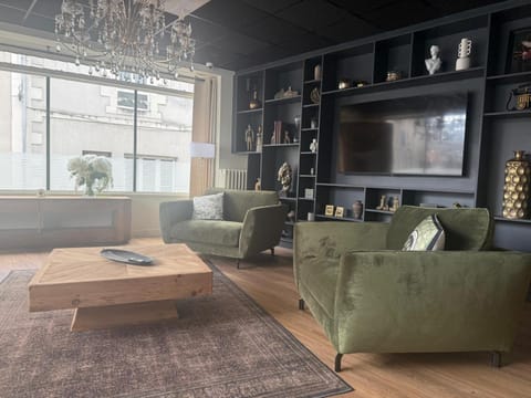 Communal lounge/ TV room, TV and multimedia, Living room, Seating area