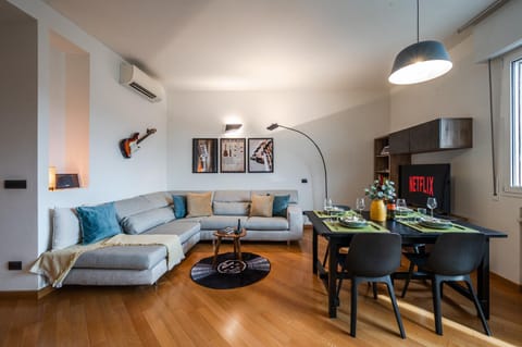 Living room, Dining area, air conditioner
