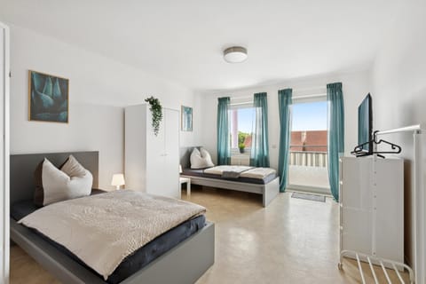 Bed, TV and multimedia, Photo of the whole room, Bedroom, wardrobe