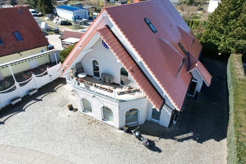 Property building, Facade/entrance, Balcony/Terrace