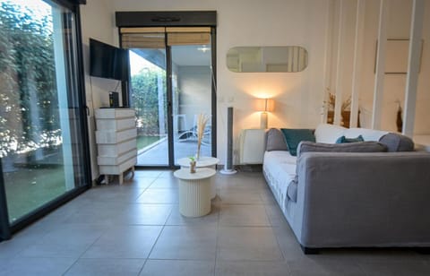 Living room, Decorative detail, Seating area