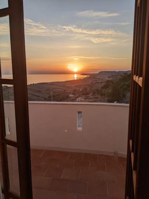 Natural landscape, View (from property/room), Balcony/Terrace, Sea view, Sunrise, Sunset