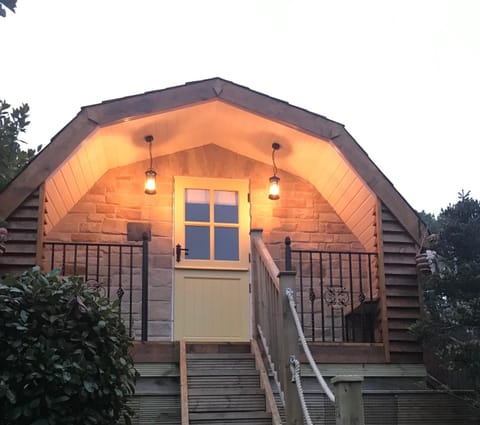 Property building, Facade/entrance, Garden, Garden view