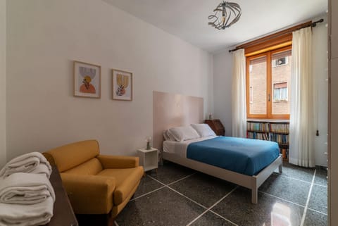 Bedroom, towels, air conditioner