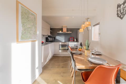 microwave, oven, stove, kitchen