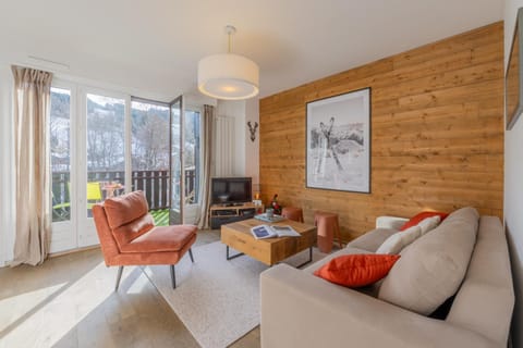 Balcony/Terrace, Living room, Mountain view, internet