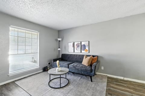 Pioneer Creek 404A I 2 Bed 15 Bath Apartment in Arlington