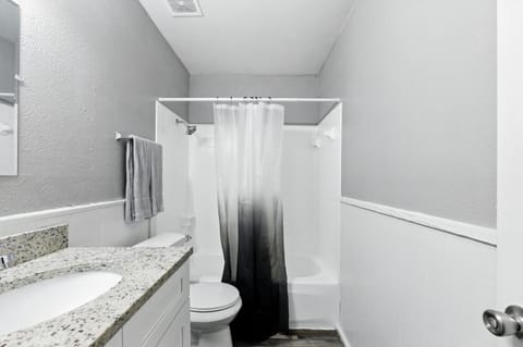 Pioneer Creek 608-08 I Spacious 1 Bed 1bath Apartment in Arlington