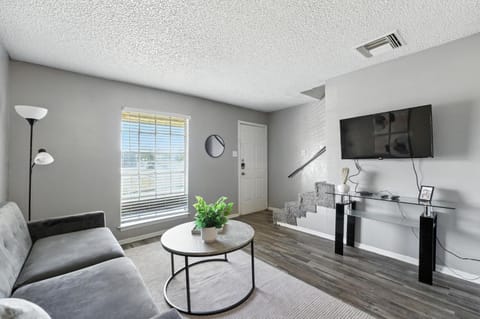 Pioneer Creek 608-08 I Spacious 1 Bed 1bath Apartment in Arlington