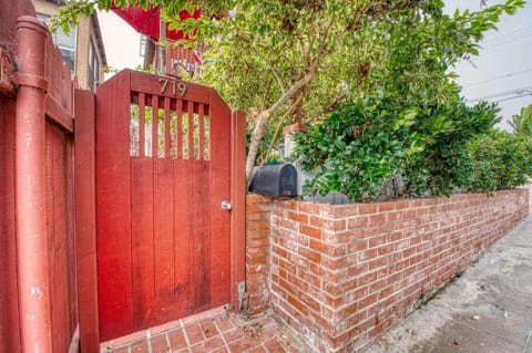Cute Home Steps from the Sand House in Mission Beach