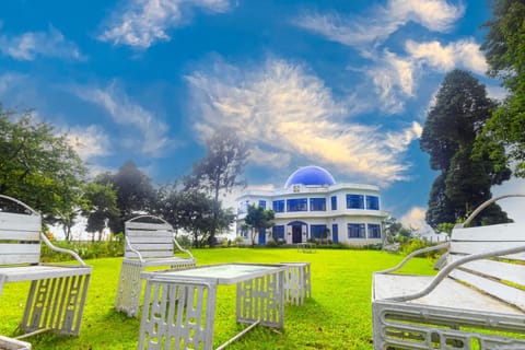 Spring, Day, Natural landscape, Garden, Garden view, sunbed