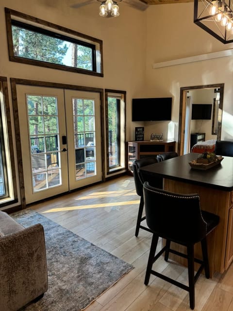 In the center of it all The Elkhorn Cabin Cabin in Keystone